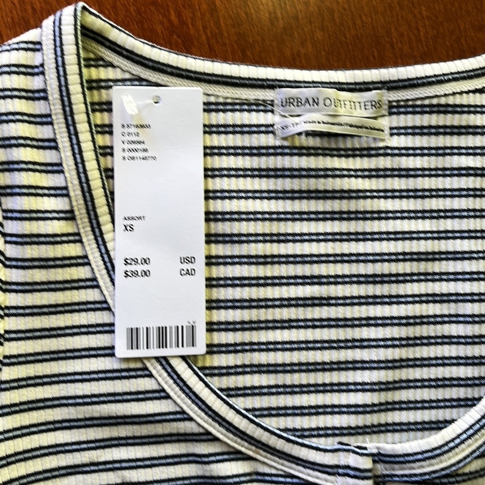 NWT Urban Outfitters Top Size XS - Picture 2 of 2